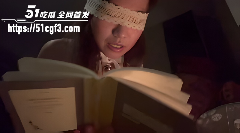 美乳女神边自慰边读色情诗02