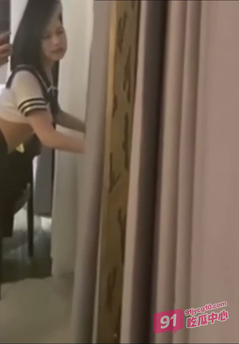 辽宁传媒学院郭奕函 露脸激情3P视频泄密 反差的惊人！ 配图3
