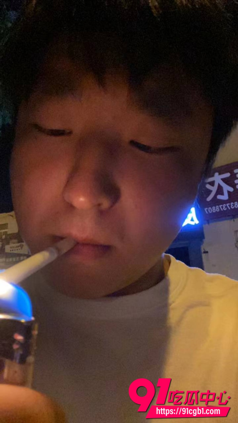河南新乡沐风酒店 812上演年度最离谱抽象大瓜 沈力微信直播嫖娼被群友一键送进局子