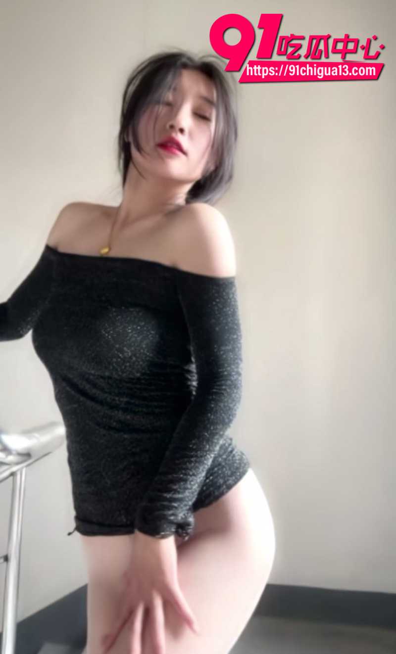 快手女网红辣妈 给金主爸爸定制自慰福利 楼梯间极限露出诱惑