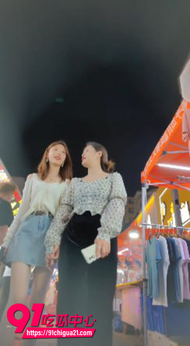 抄底大神夜市上尾随牛仔裙小姐姐极限偷拍1 抄底大神夜市上尾随牛仔裙小姐姐极限偷拍1