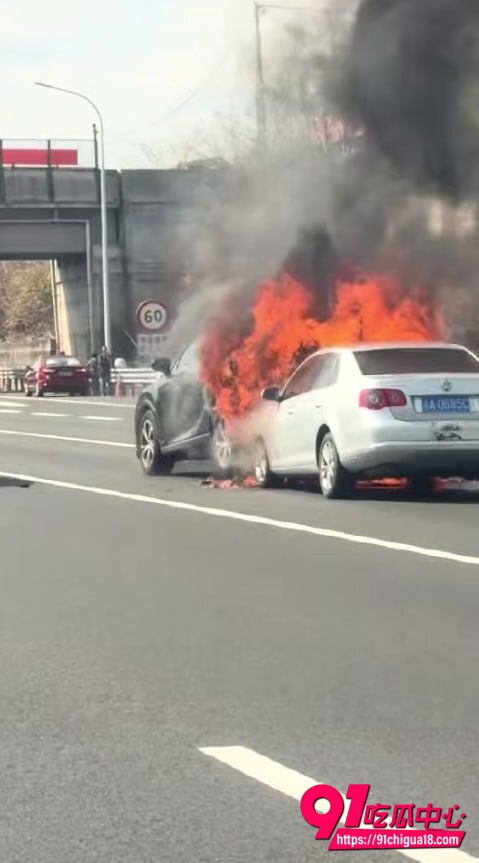 G60沪昆高速衢州段车祸现场4