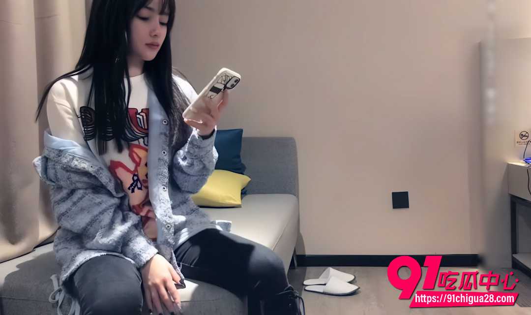 战狼探花约高颜值黑丝兔女郎 情趣装无毛粉穴直接扣到湿透 上位骑乘猛摇！