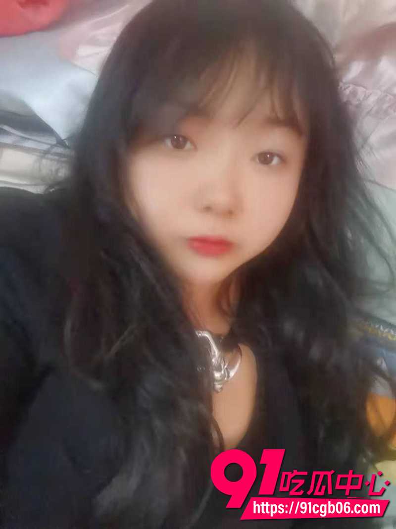 网友投稿曝光 昆明护士李芳 自拍揉奶抠逼视频流出 黑森林骚穴汁水横流！