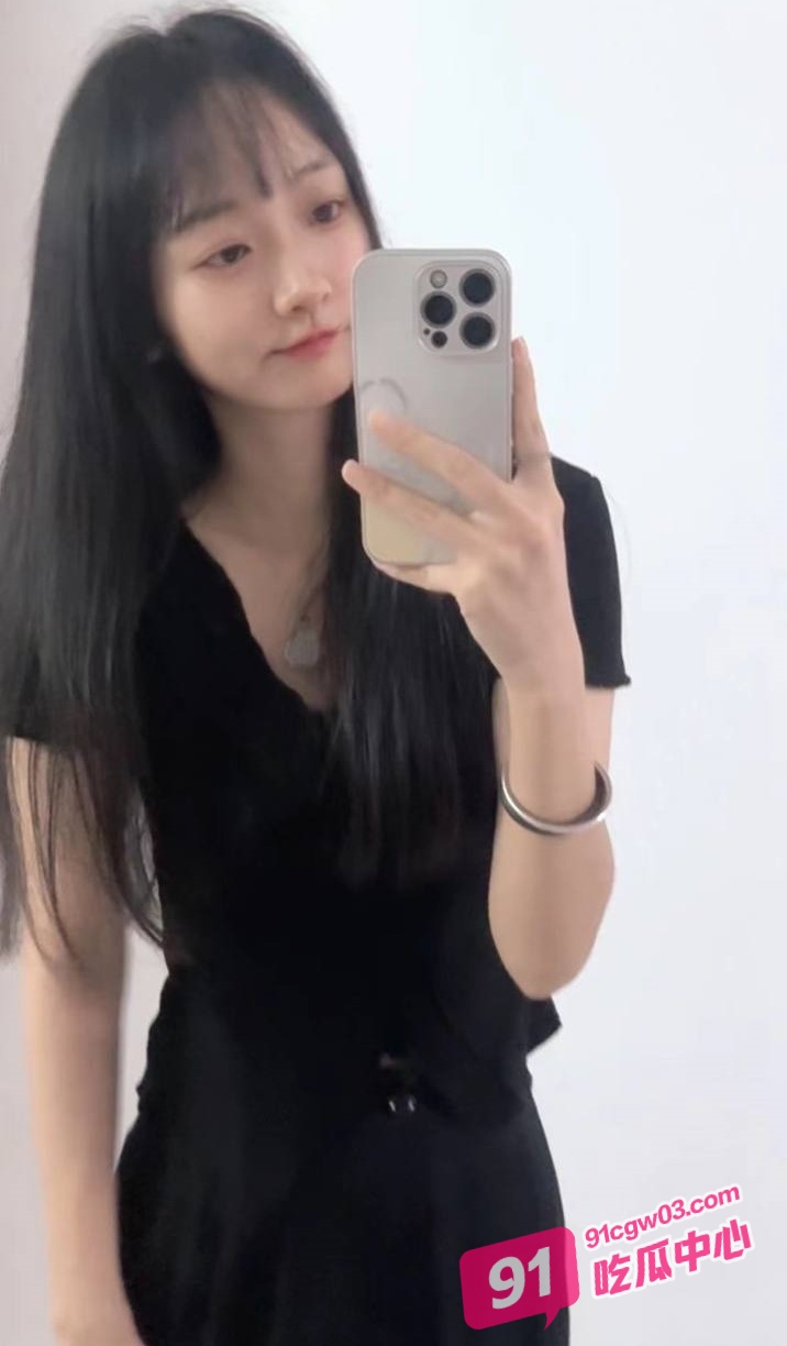 塑料姐妹！河北美女张梦梦与闺蜜男友偷情时 接到闺蜜电话吐槽男友出轨另一妹子！ 配图3