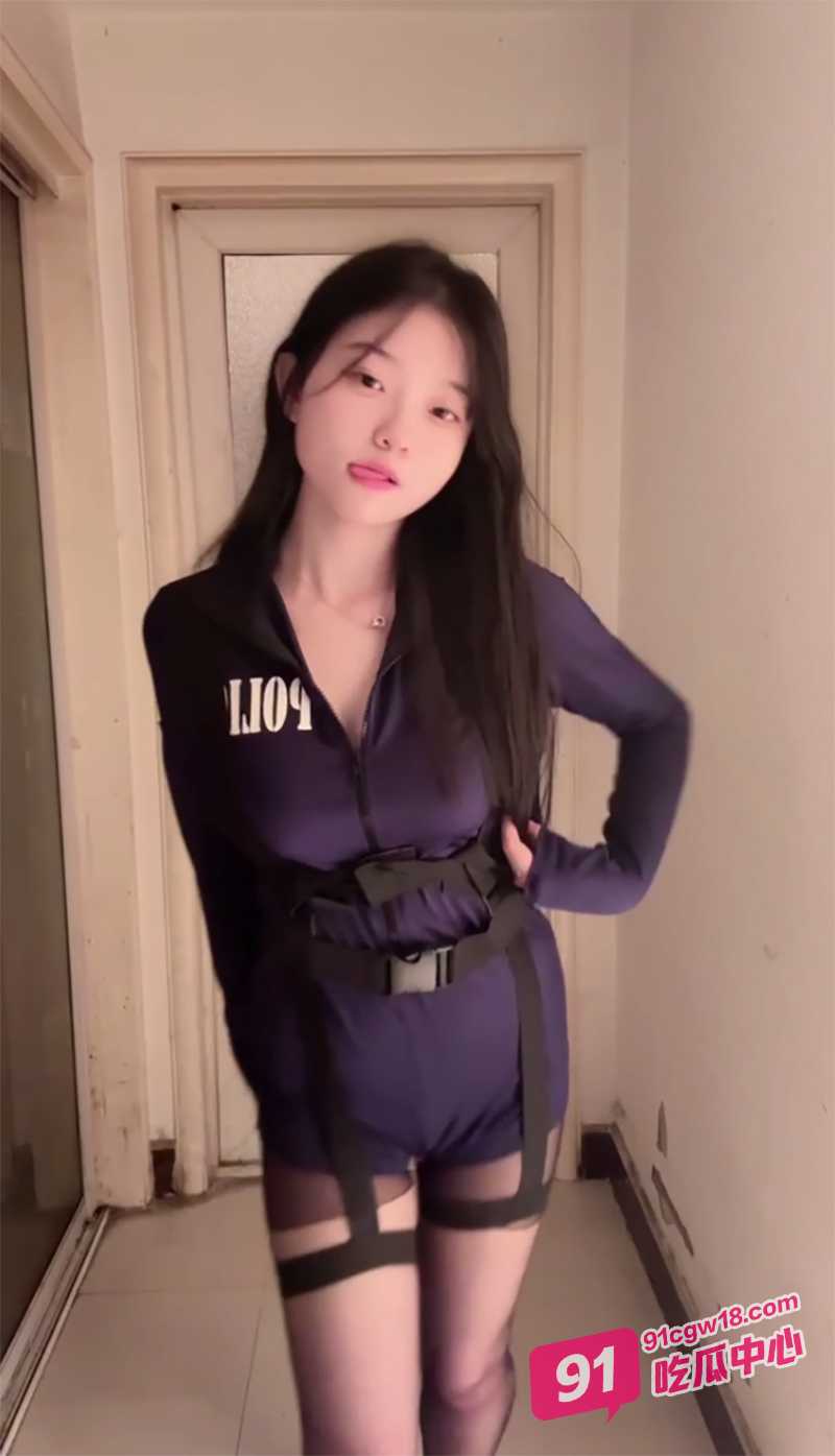 长沙航空学妹李美灵 居家漏奶私拍 大跳热舞好吸睛！ 配图
