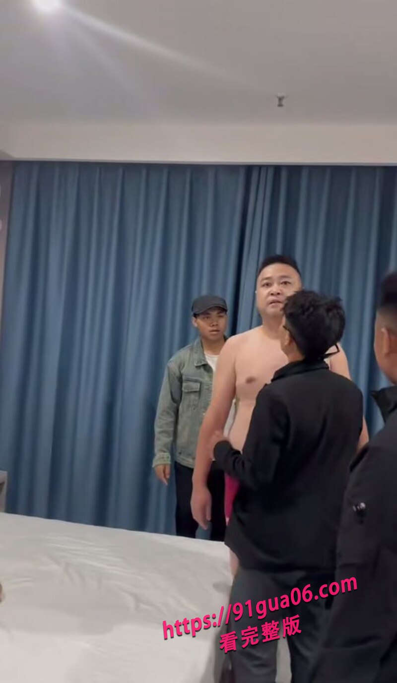 丈夫带人捉奸却被拿捏02