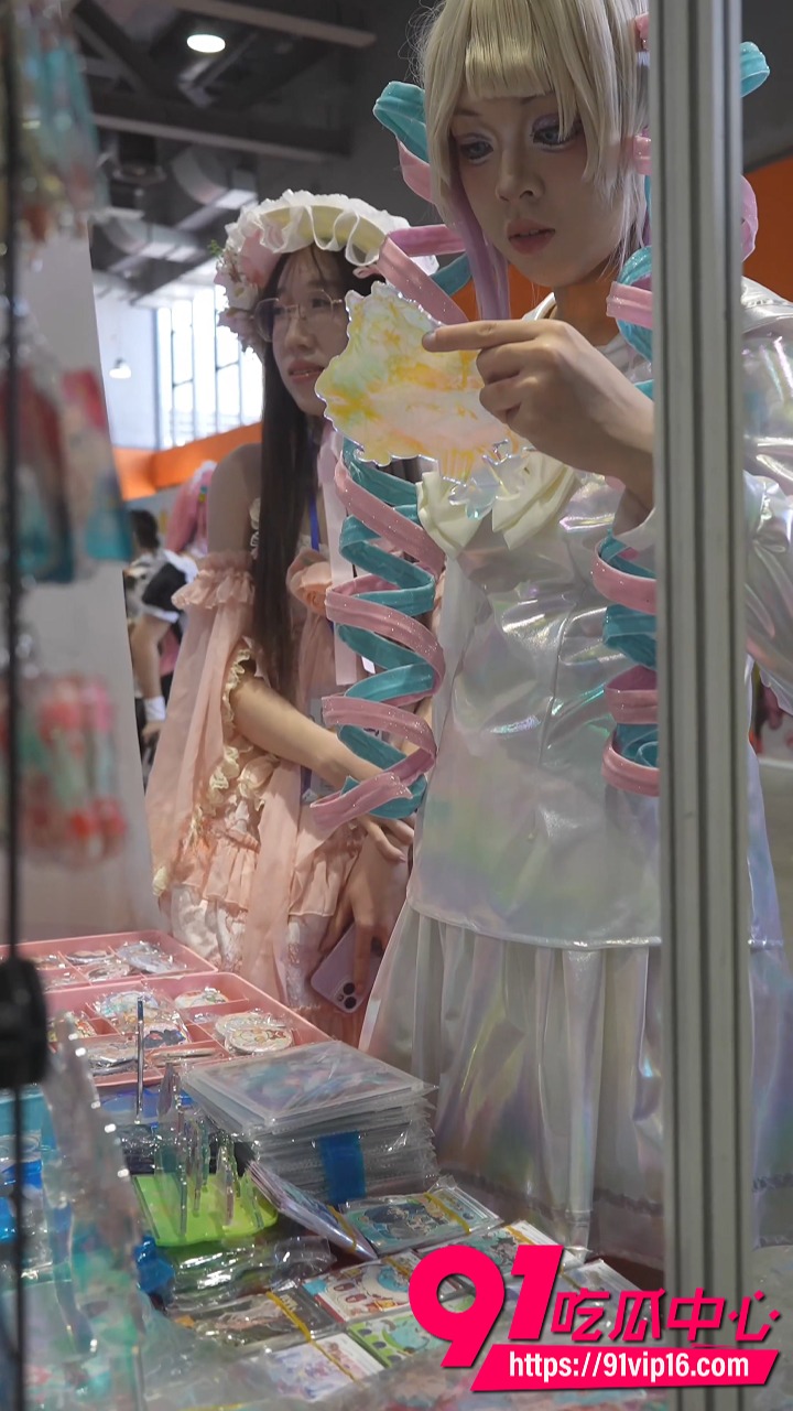 两次抄底喜欢穿lo裙的看板娘3