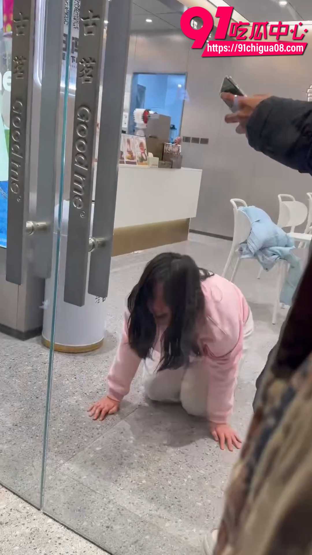 女子网恋分手情绪崩溃10