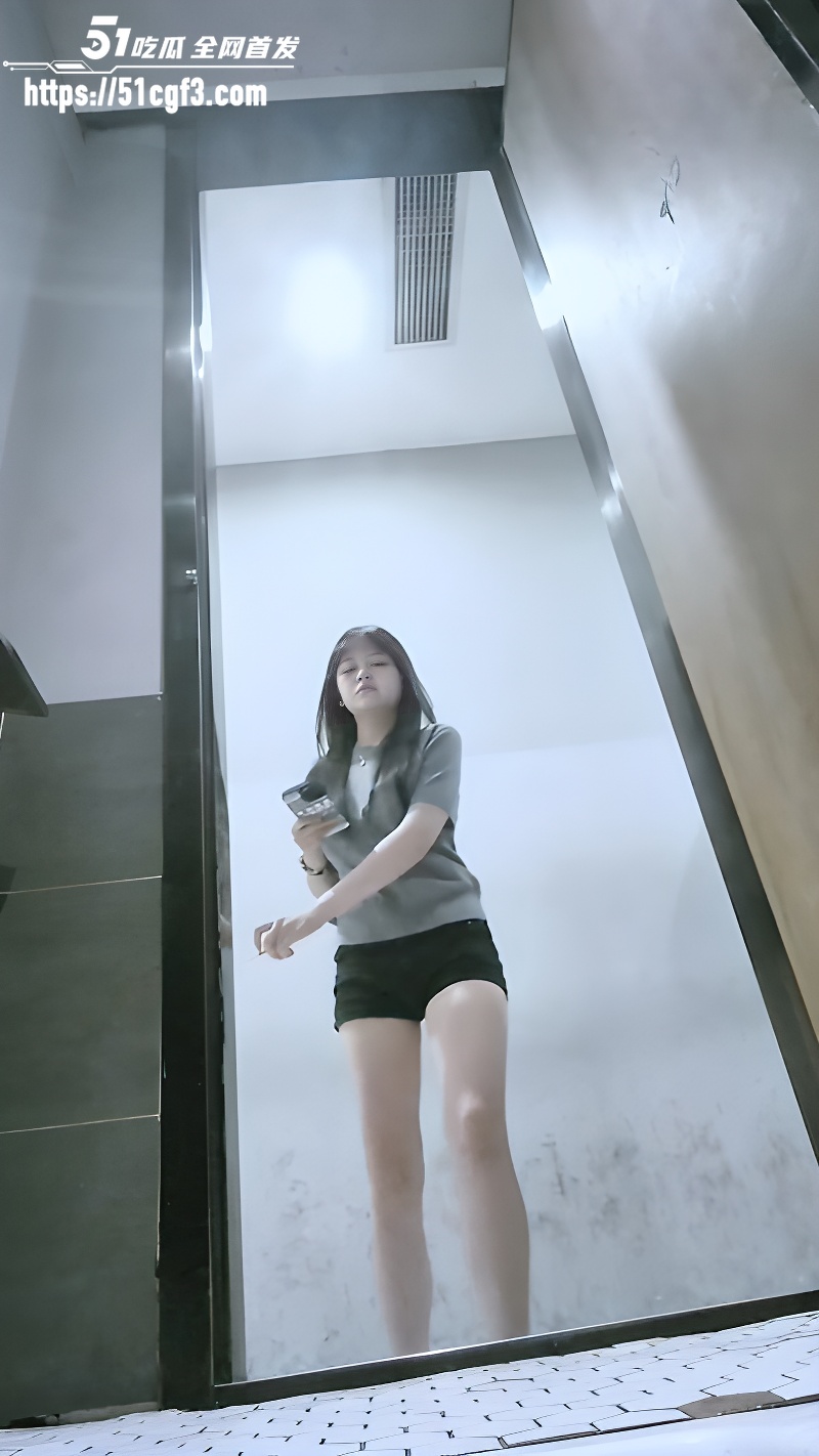 女厕偷拍超清视角 多位高颜值女神释放圣水 1 女厕偷拍超清视角 多位高颜值女神释放圣水 1
