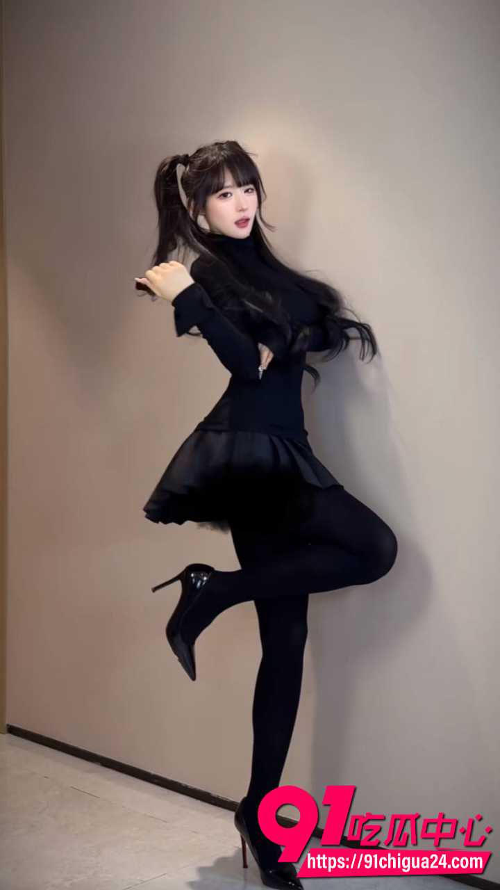 黑丝红裙兔女郎制服诱惑5