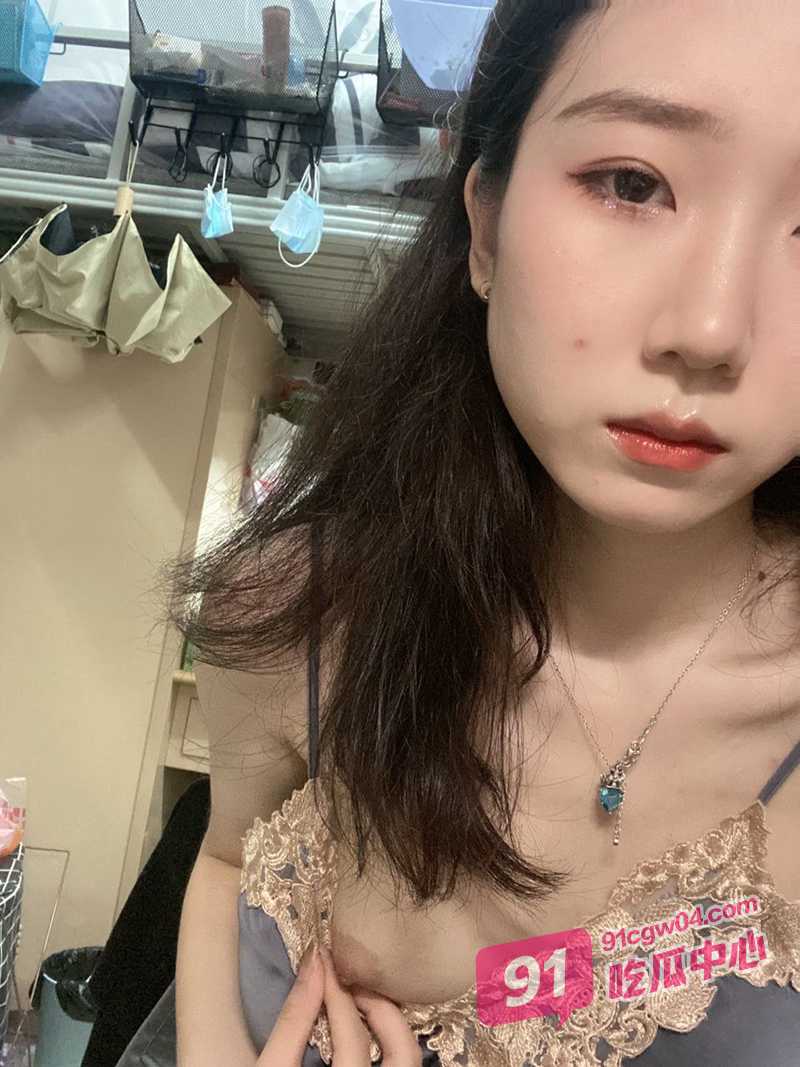 网友投稿 网钓四川大二在读李洋思 性欲旺盛服从性极高 跪在床上肉棒激情插入骚逼! 配图2