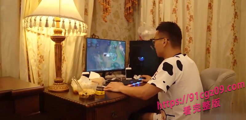 AI明星换脸唐嫣 性感姐姐卡在洗衣机里求助 结果上演解救肉搏战！