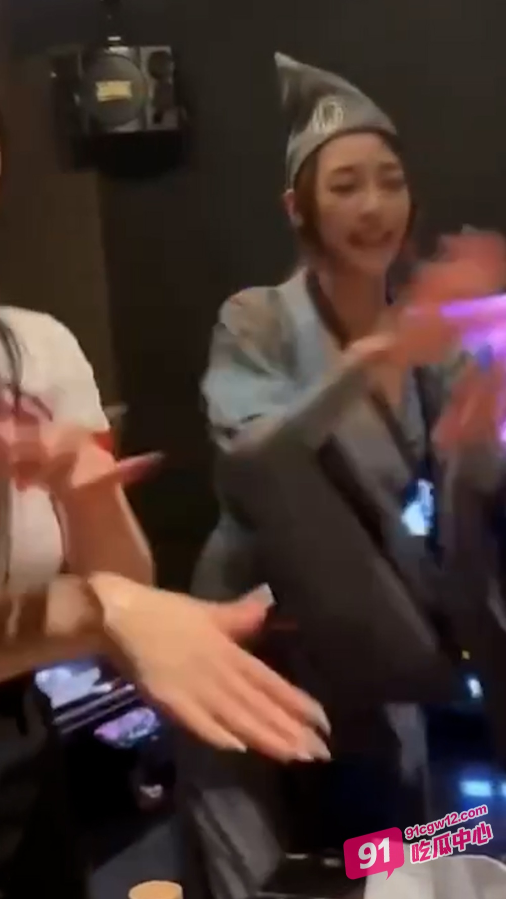 现在的KTV你甚至能看到“济公”主题夜 简直疯狂!