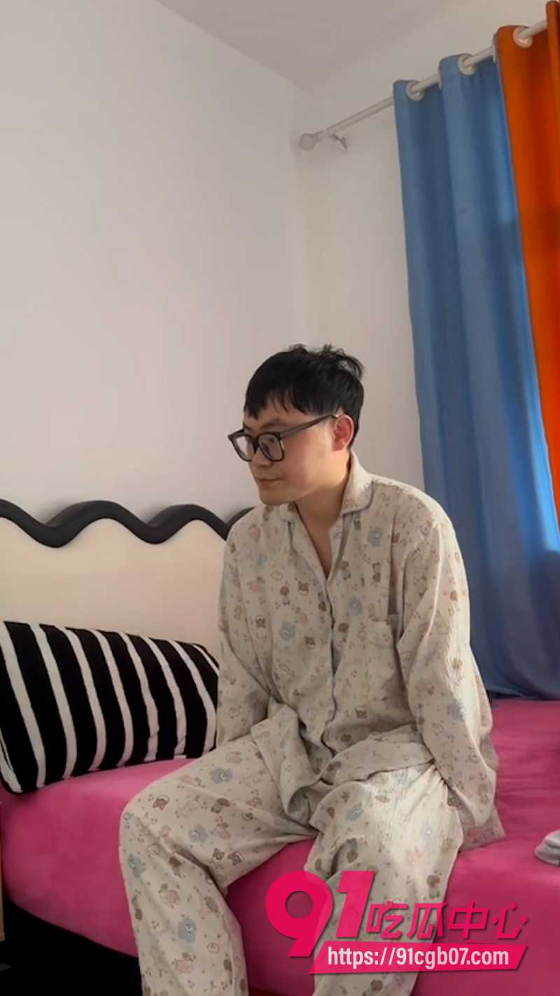 捉奸现实版老婆藏奸夫阳台被抓包2 捉奸现实版老婆藏奸夫阳台被抓包2