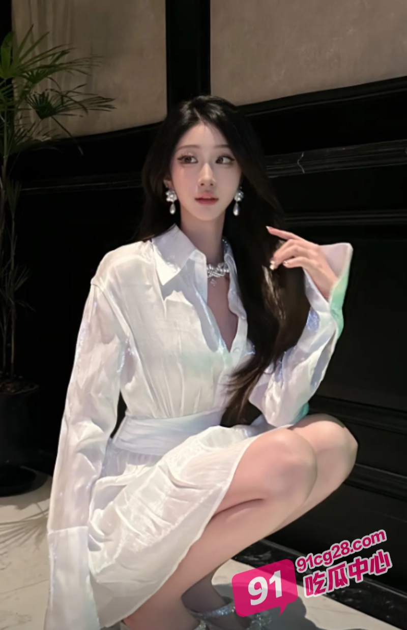 高冷女神的淫荡事 上海东华大学潘晓月 私下甘为有钱人的金丝雀！ 配图2