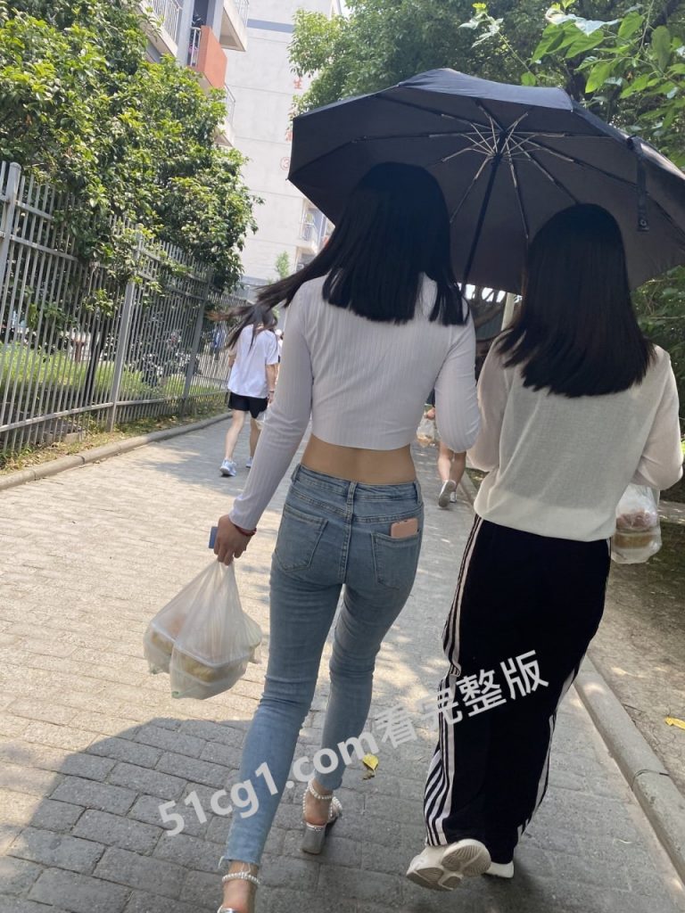 美腿女大生晚场兼职夜店DJ 被富少带去酒店开房 配图