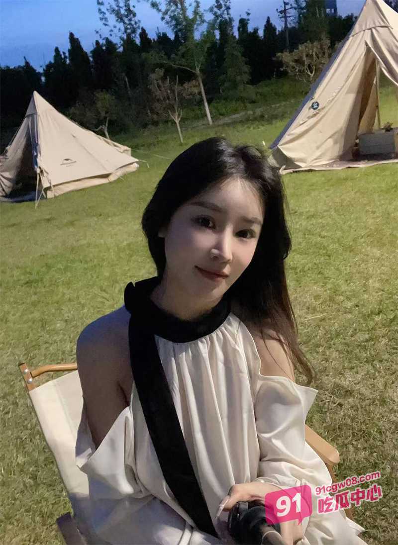 江西母狗柯慈涵 一边舔屌一边打电话相亲 被插到高潮直接对着电话呻吟~ 配图2