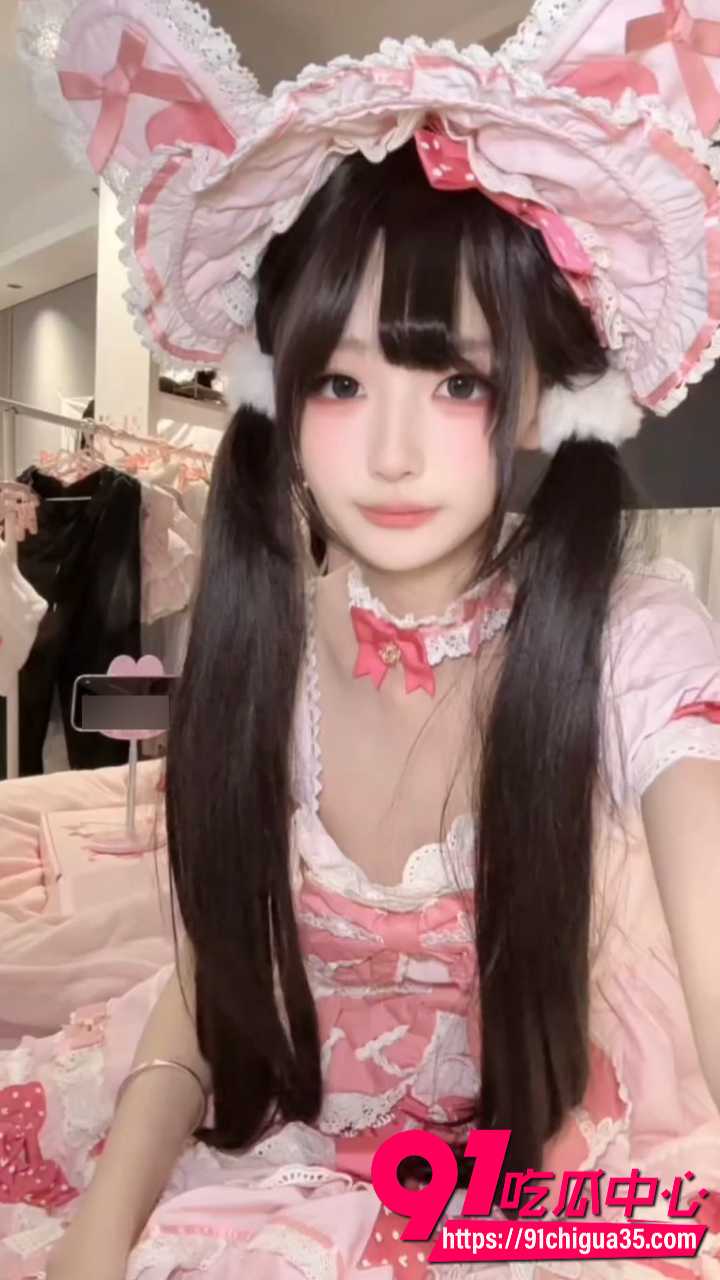 抖音小萝莉季雨cos兔女郎自慰大秀 白丝开腿猛插玩具浪叫连连 粉嫩小穴高潮喷水