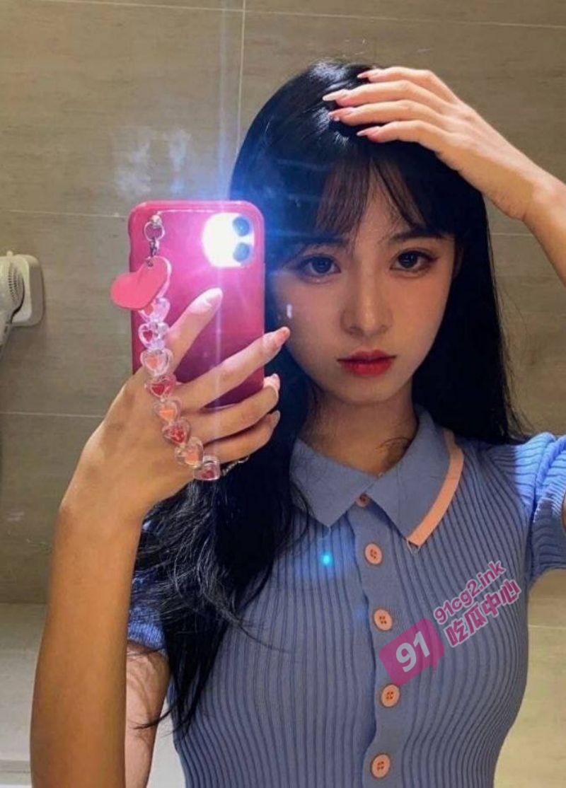 厦门技术学院女学生张梓瑜～在KTV包间里性瘾犯了 直接上卫生间解决被录视频流出！