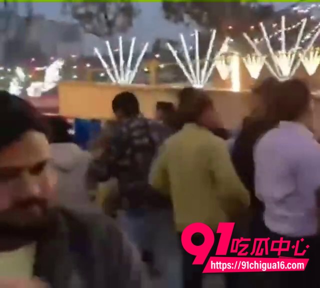 印度旋转秋千事故现场视频8