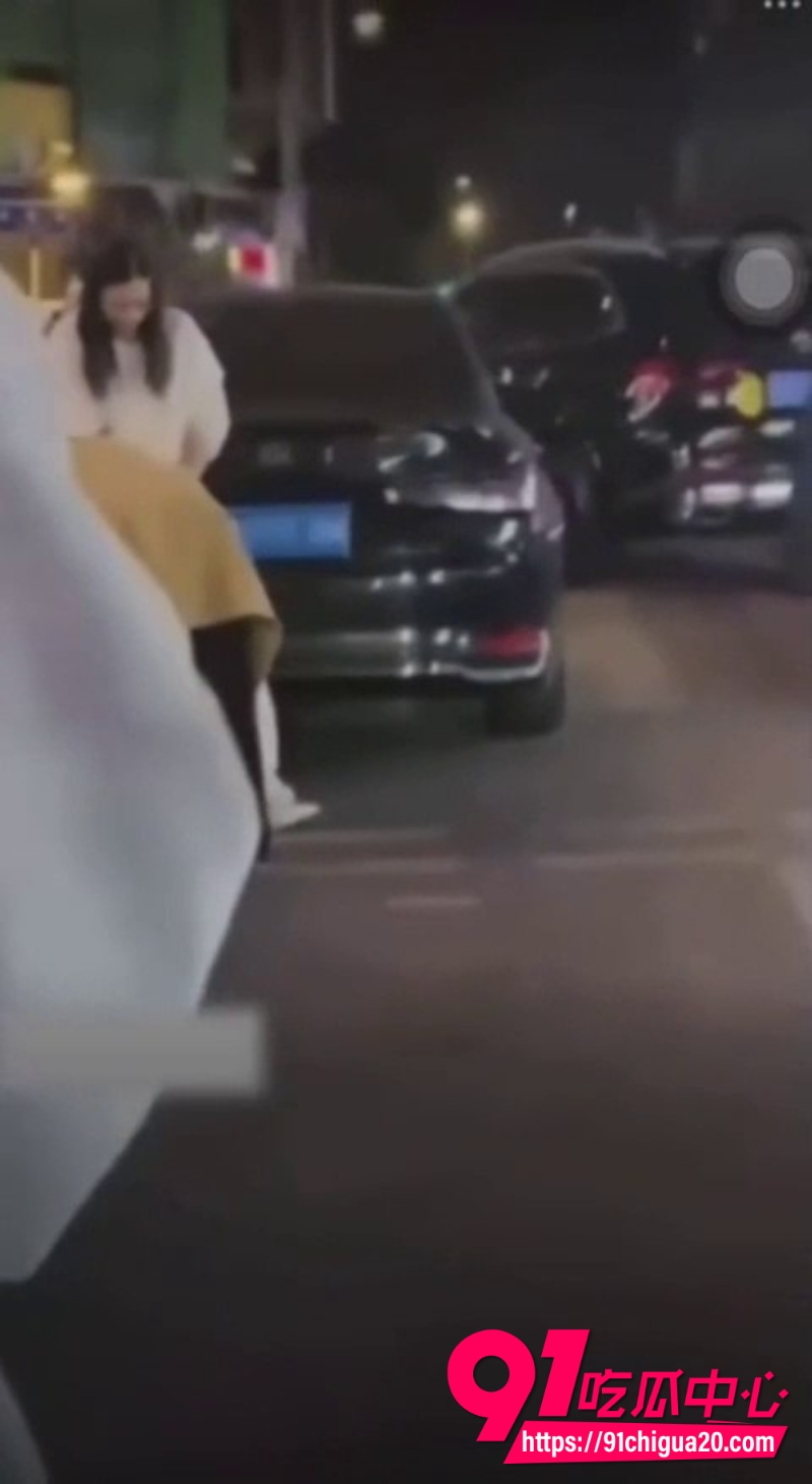 潭万豪街头抓小三2