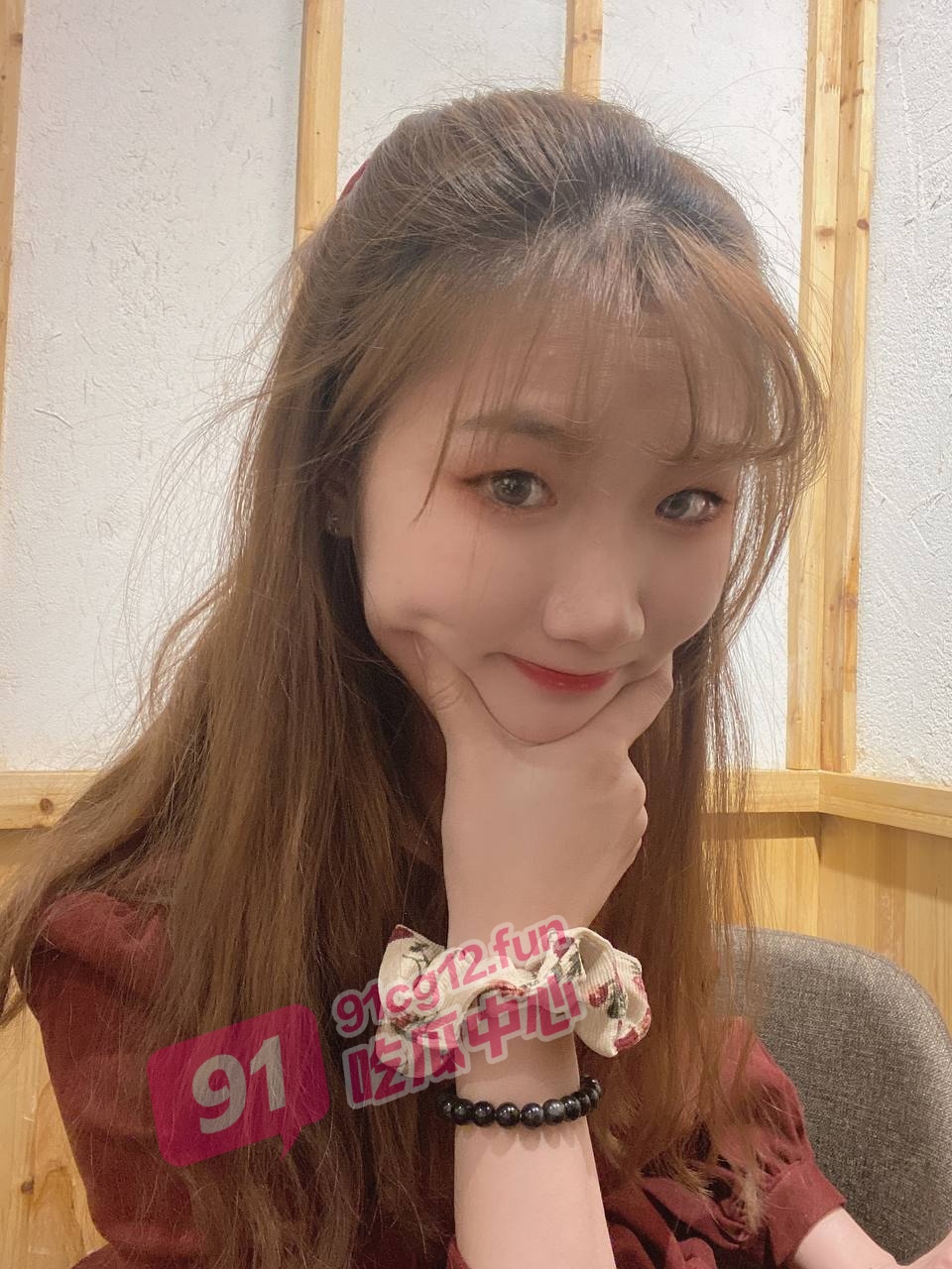 湖北美术学院大二学生妹任晓婧～粉嫩小穴被操的白浆四溢 颜射那一刻我心疼了！