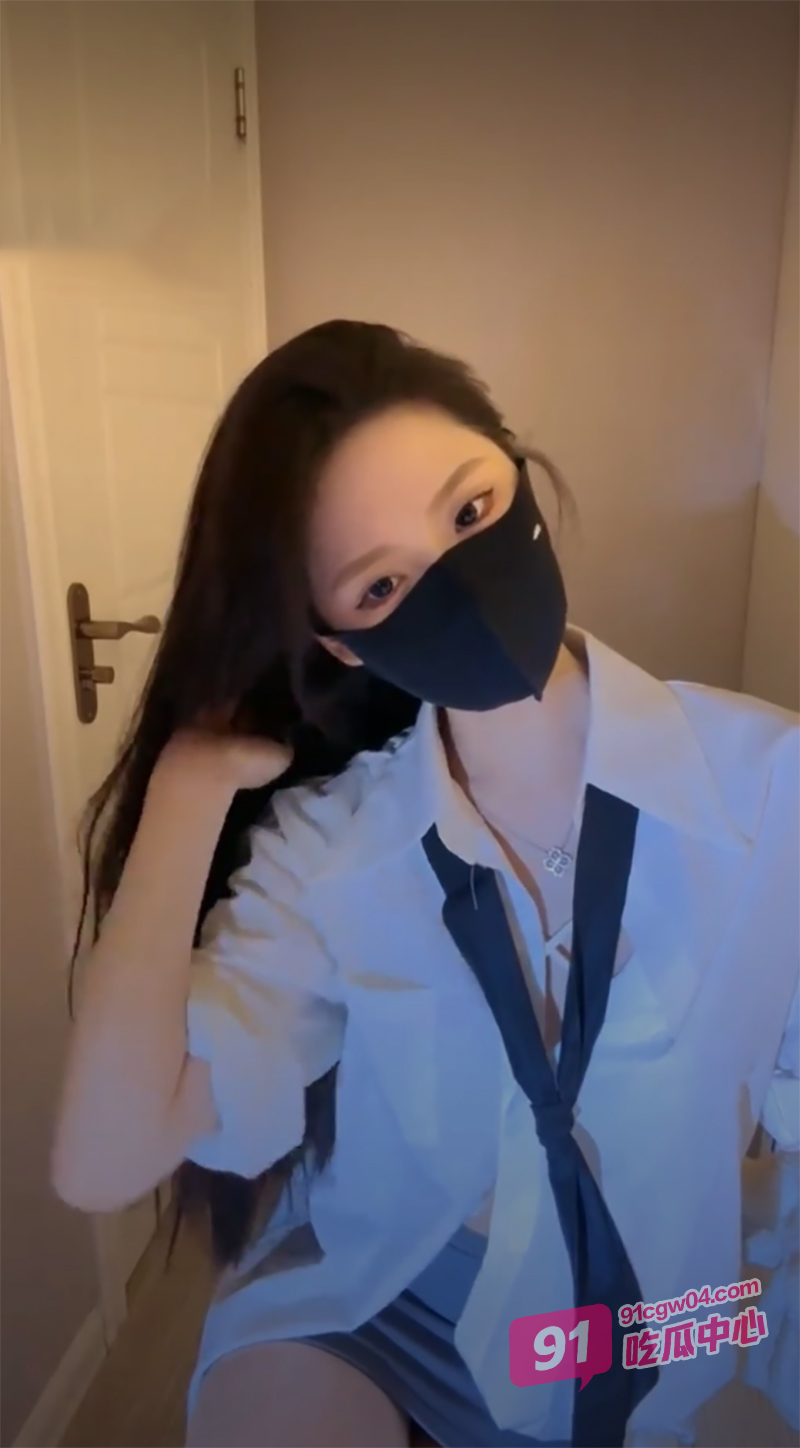 bigo极品高颜值多汁女主播【宝儿】 重金付费门票房尺度定制福利 ！ 配图4