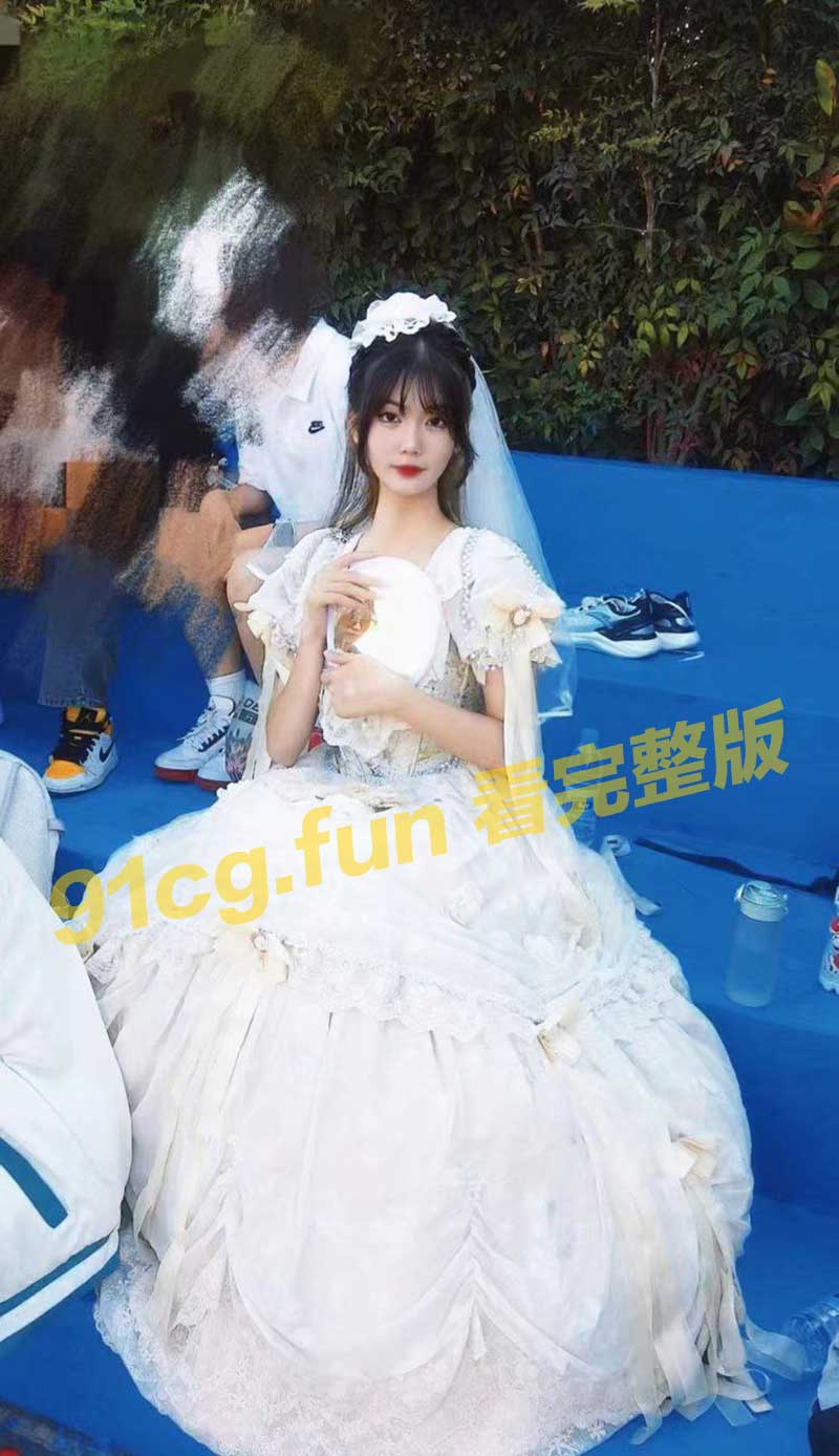 开封情侣书店门口吵架后续 男生怒吼卡里6块钱都要转给她 事件反转吃软饭造谣