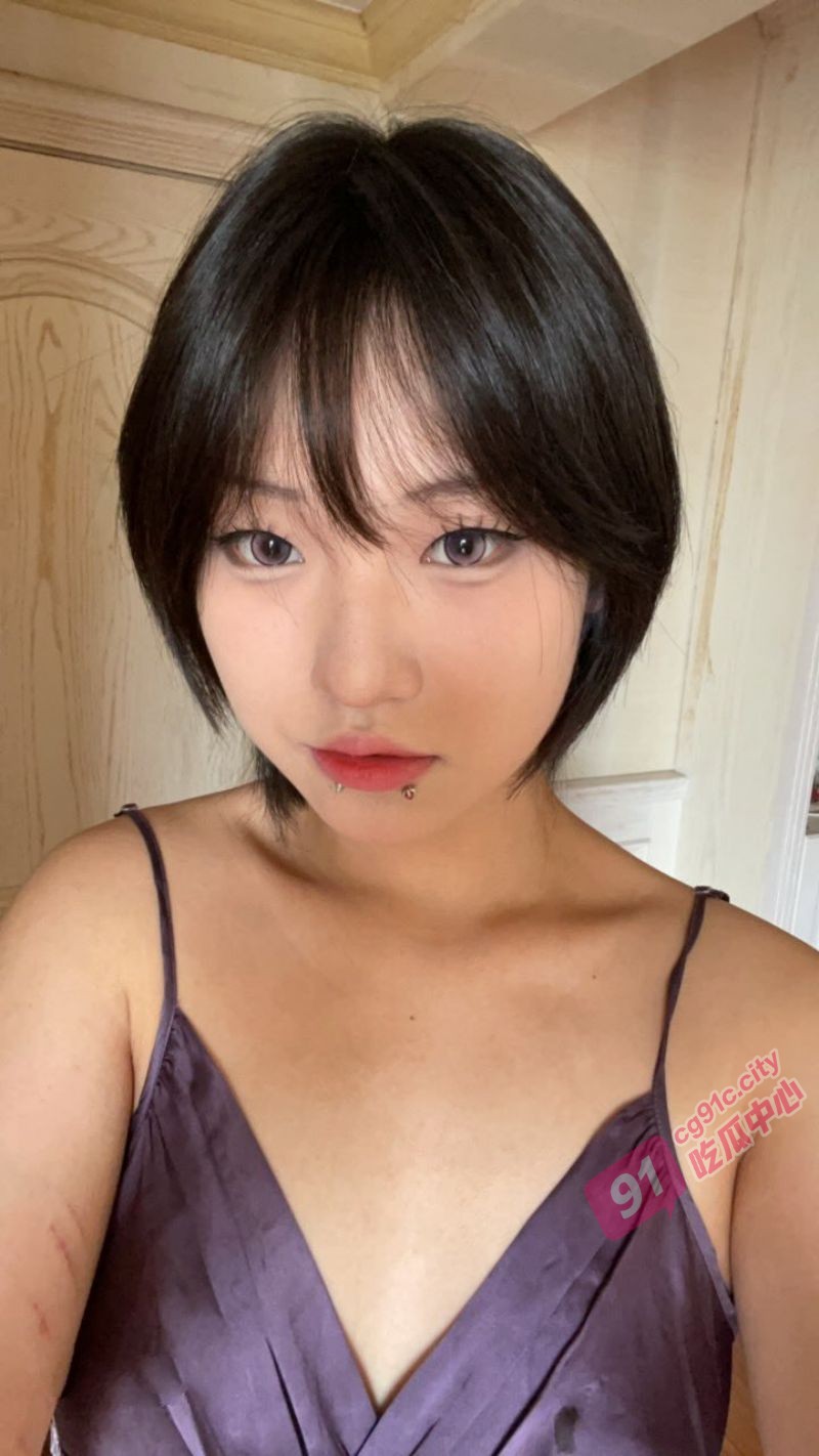 郑大淫娃学妹李林彤～自带淫荡属性 小穴疯狂索取肉棒完全不知满足！