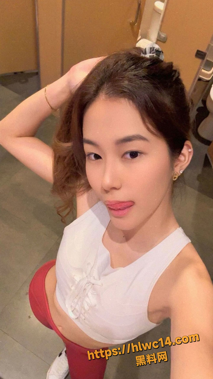 混血高颜值小网美Gabriella Yang 前男友自拍私密性爱视频泄露 床上跪舔深喉眼神迷离 被按在床上疯狂打桩