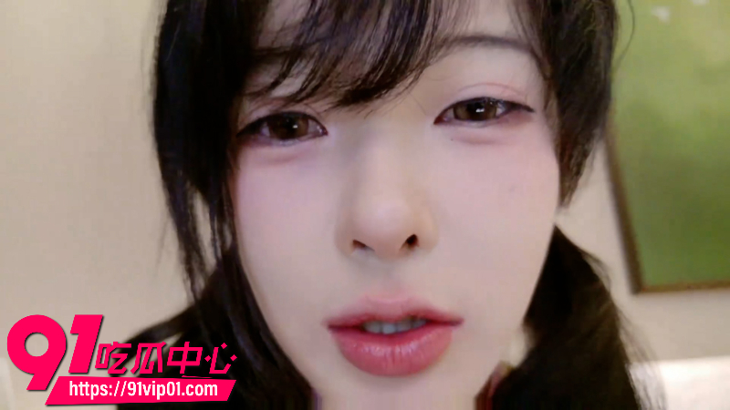 ST站高颜值女网黄EnEnxiaobao直播自慰大秀1