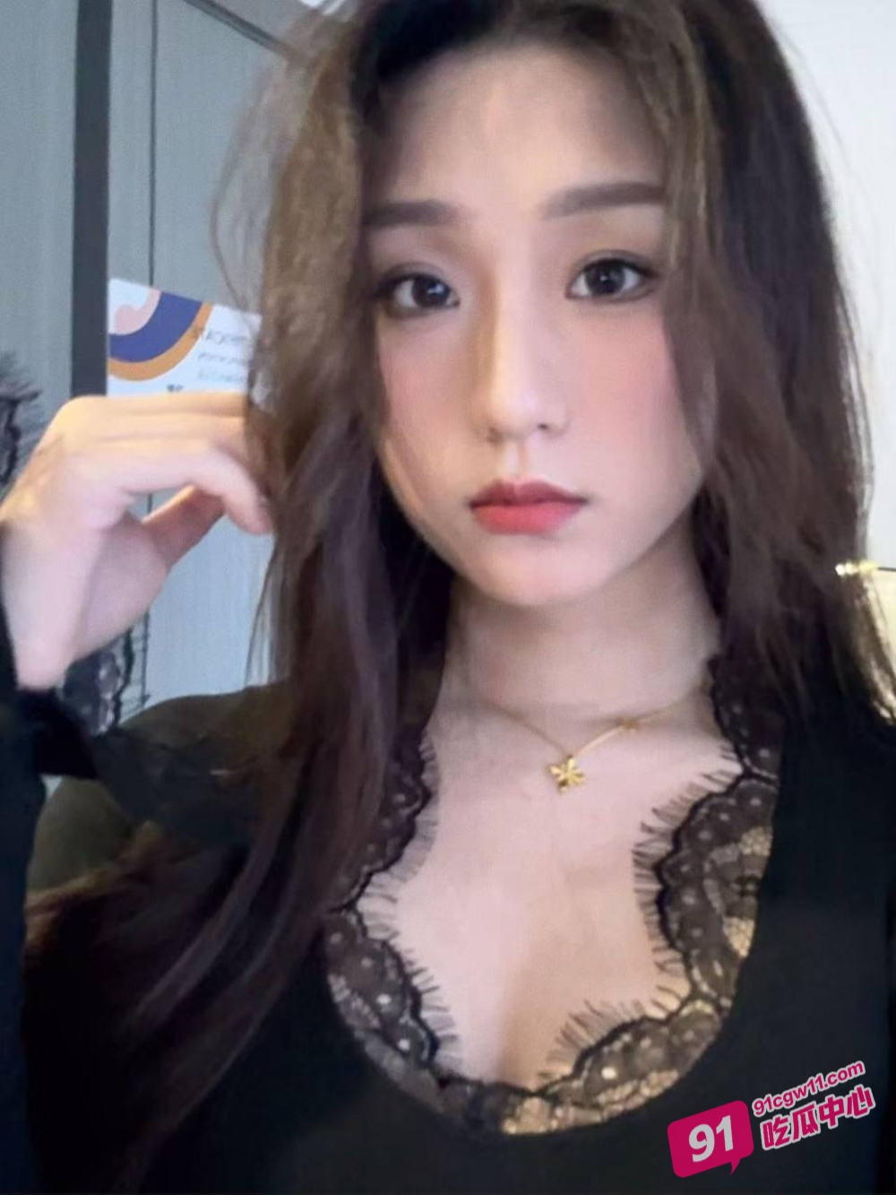 大型换妻现场 巨乳人妻太顶了 绿帽男看着老婆被别人操 史诗级6P淫乱大战 配图