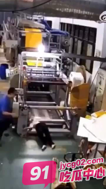 慎入！越南小伙违规操作被卷进机器 短短5秒全身骨头断裂 配图5