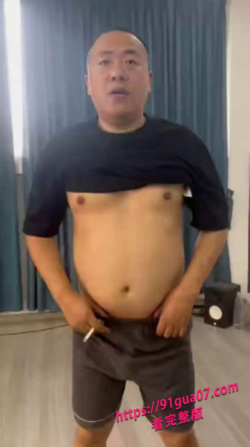 大哥为流量放弃命根子 简直太狠了让人佩服~