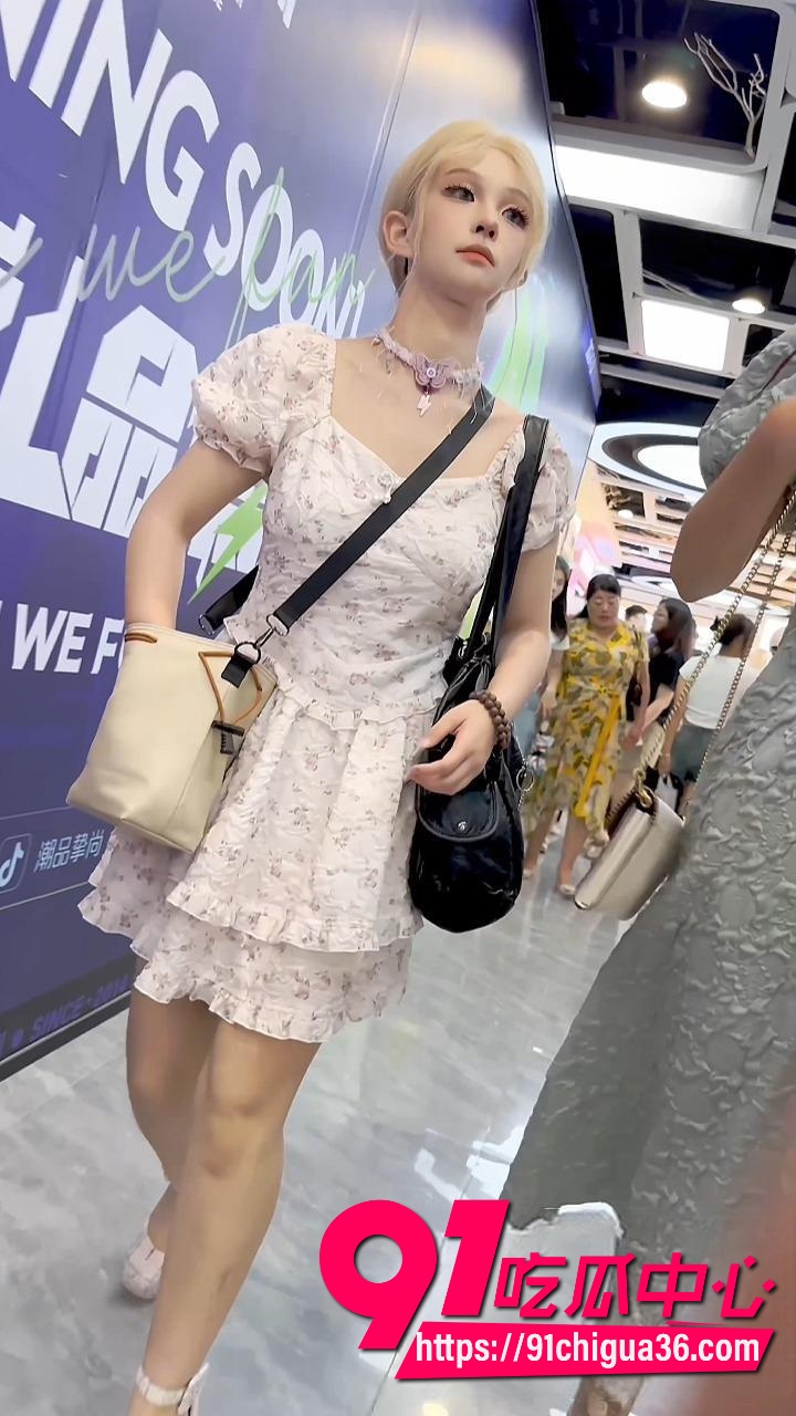KFC抄底甜美混血学生妹2 KFC抄底甜美混血学生妹2