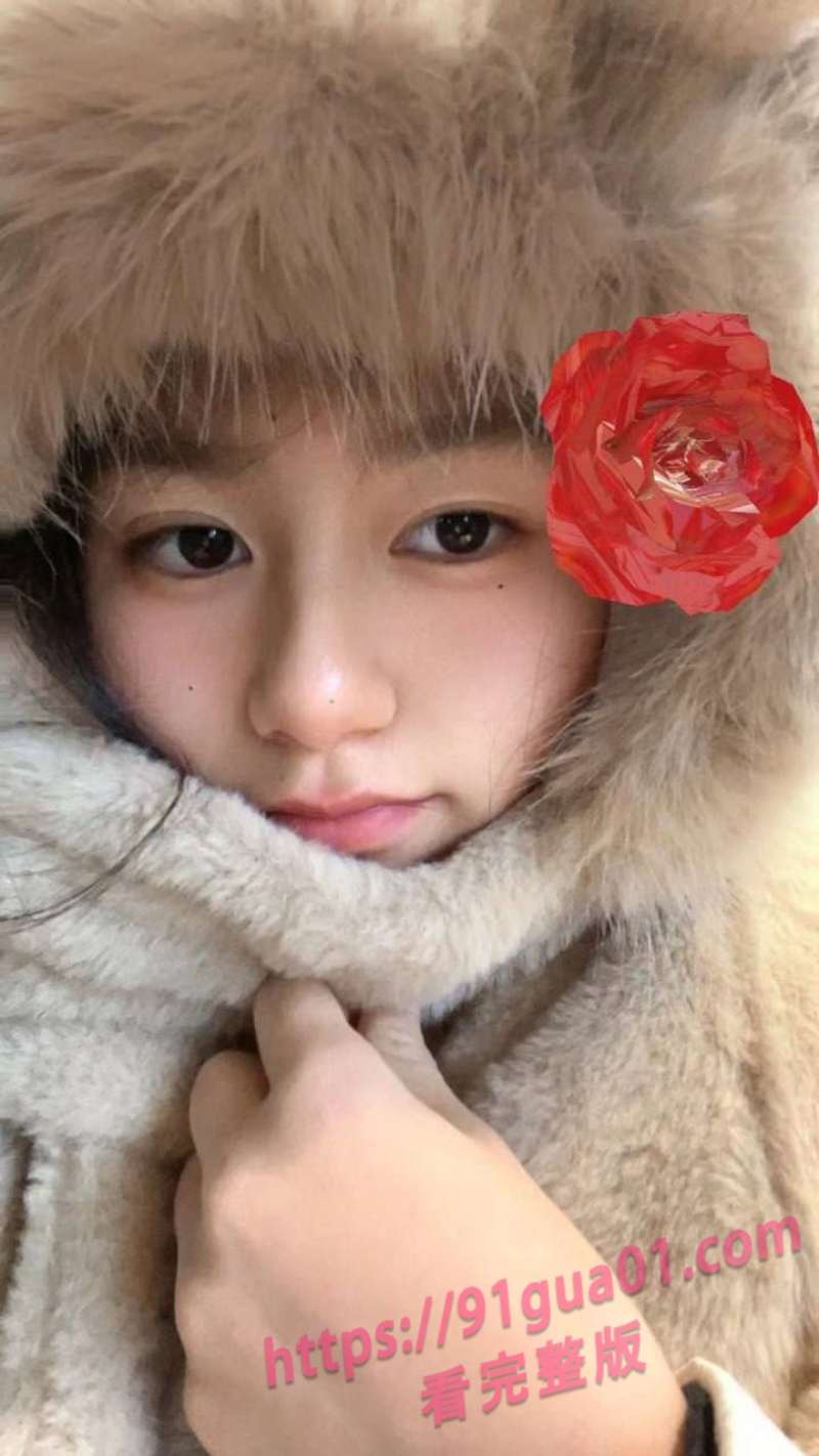 她是讲台上的知性女神 也是夜里求欢的极限尤物 配图2