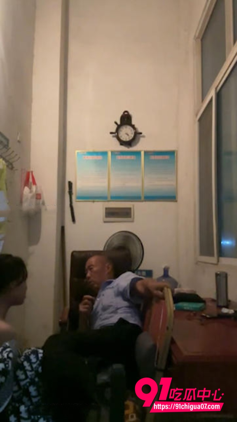 反差少女太能整活了，勾引外卖按摩大爷就是拍的水平不咋地3