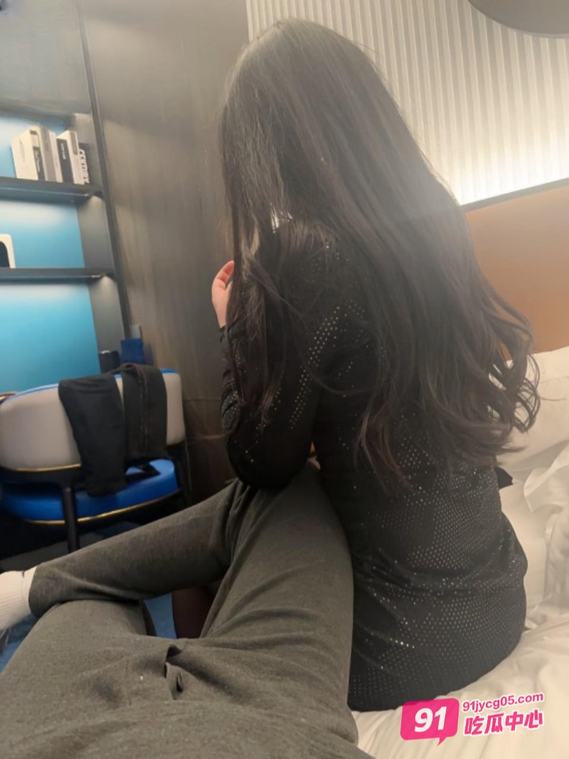 「姐弟乱伦」姐姐第一次和我开房做爱 被干的水都喷我脸上了～ 配图2