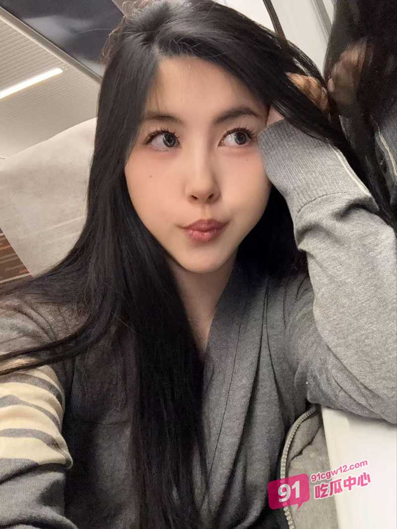 广东公务员卢琳梅偷情包皮小哥 从龟头舔到蛋蛋深喉吃鸡 深情眼神让人欲罢不能！