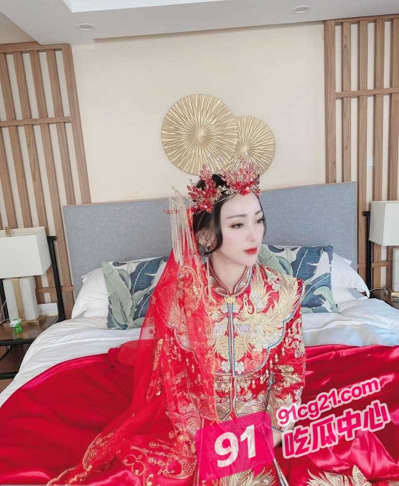 洞房花烛夜 婚纱都来不及脱就开干 今天的新娘别有一番风味