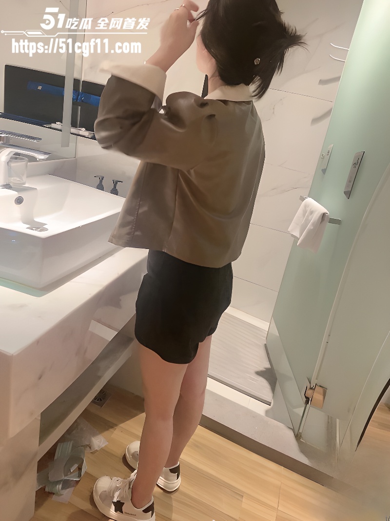 海角大神我的长腿嫂子丝袜控 1