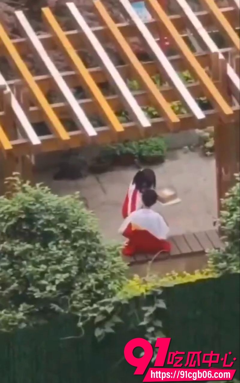 学生在学校偷吃禁果被偷拍 9 学生在学校偷吃禁果被偷拍 9