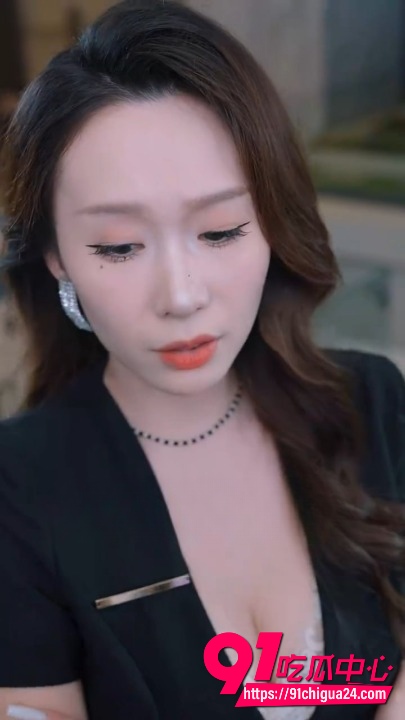 擦边短剧诱爱成瘾 女销售用尽全身解数伺候大客户 黑丝美乳酒店激情诱惑