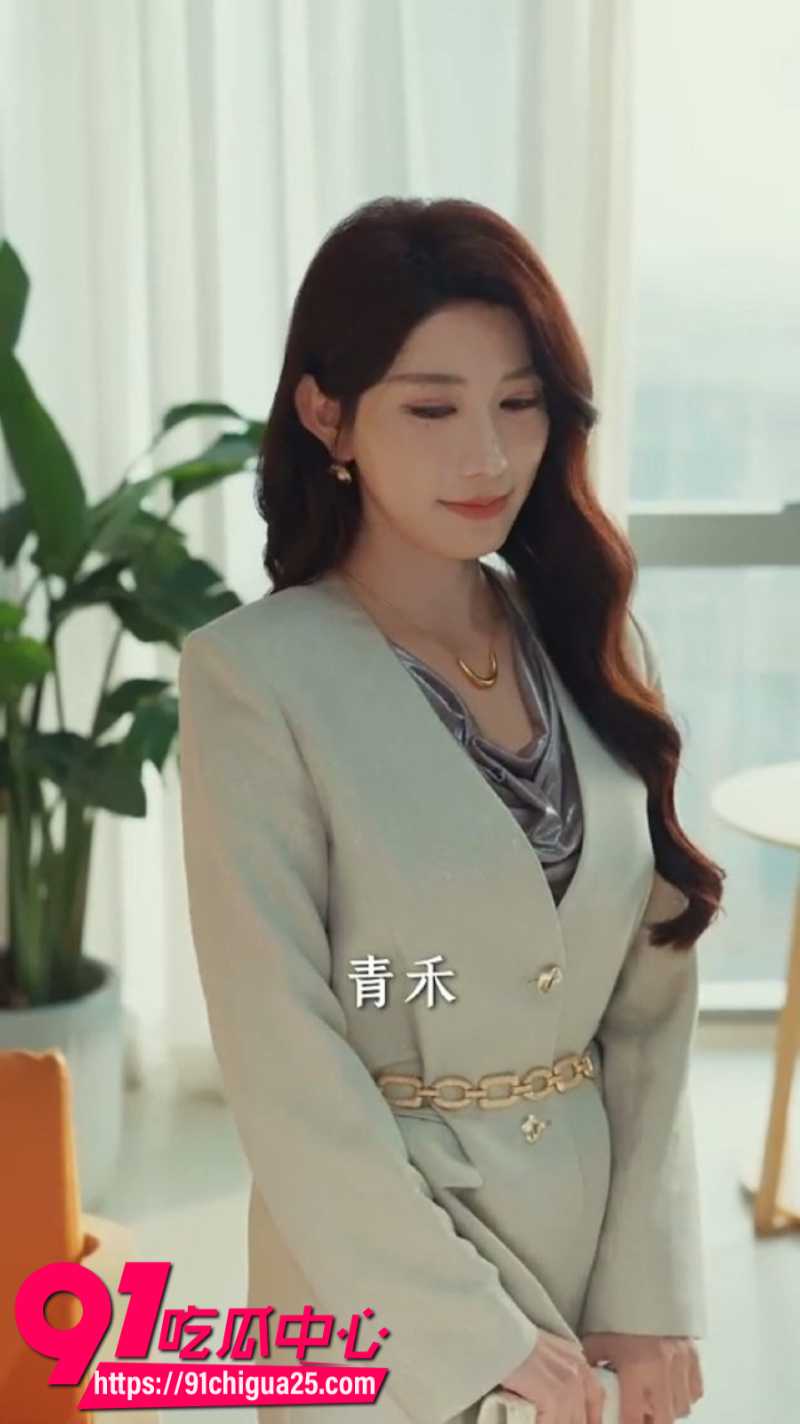国产擦边短剧呆子下山美女总裁赖上我全集3 国产擦边短剧呆子下山美女总裁赖上我全集3