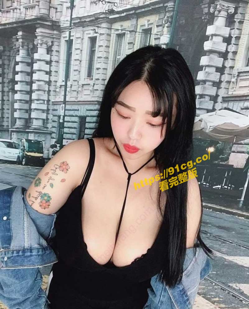抖音小网红 菜菜 夜店酒醉热舞 私密照多张流出 核弹级巨乳被网友疯传