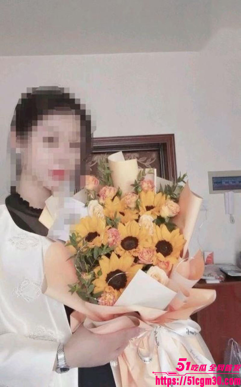 乱伦大神我的妈妈是脚模新作 1