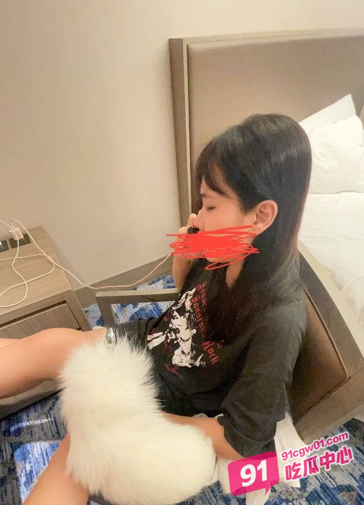 推特极品骚妻小肥羊组织线下4p换妻活动 超多夫妻报名参与淫乱派对！ 配图4