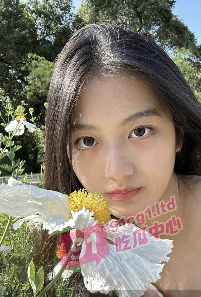 【清纯眼镜妹】新加坡留学生刘冰淫乱留学圈 带上眼睛发骚 卸下眼镜装纯！