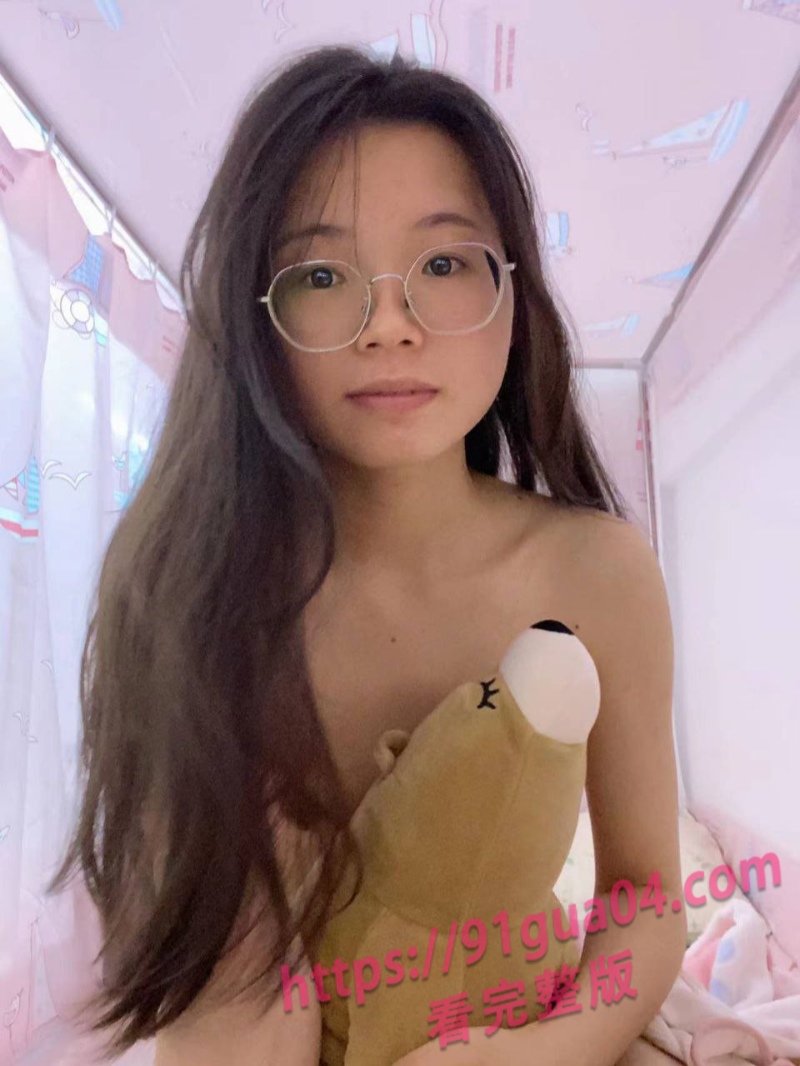 清纯眼镜妹私下淫乱之极～和主人的互动震惊全网！ 配图
